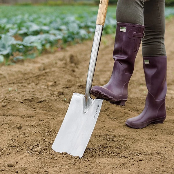 Kent & Stowe Stainless Steel Digging Spade 4 Kent & Stowe Stainless Steel Digging Spade - Image 2