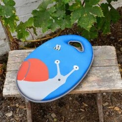 National Trust Childrens Snail Kneeler 7 National Trust Childrens Snail Kneeler -Elho Shop 1147362 3